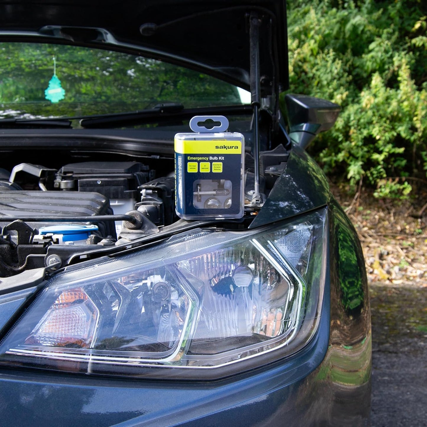 Emergency Bulb Kit - Fits Most Vehicles - 7 Bulbs 3 Fuses