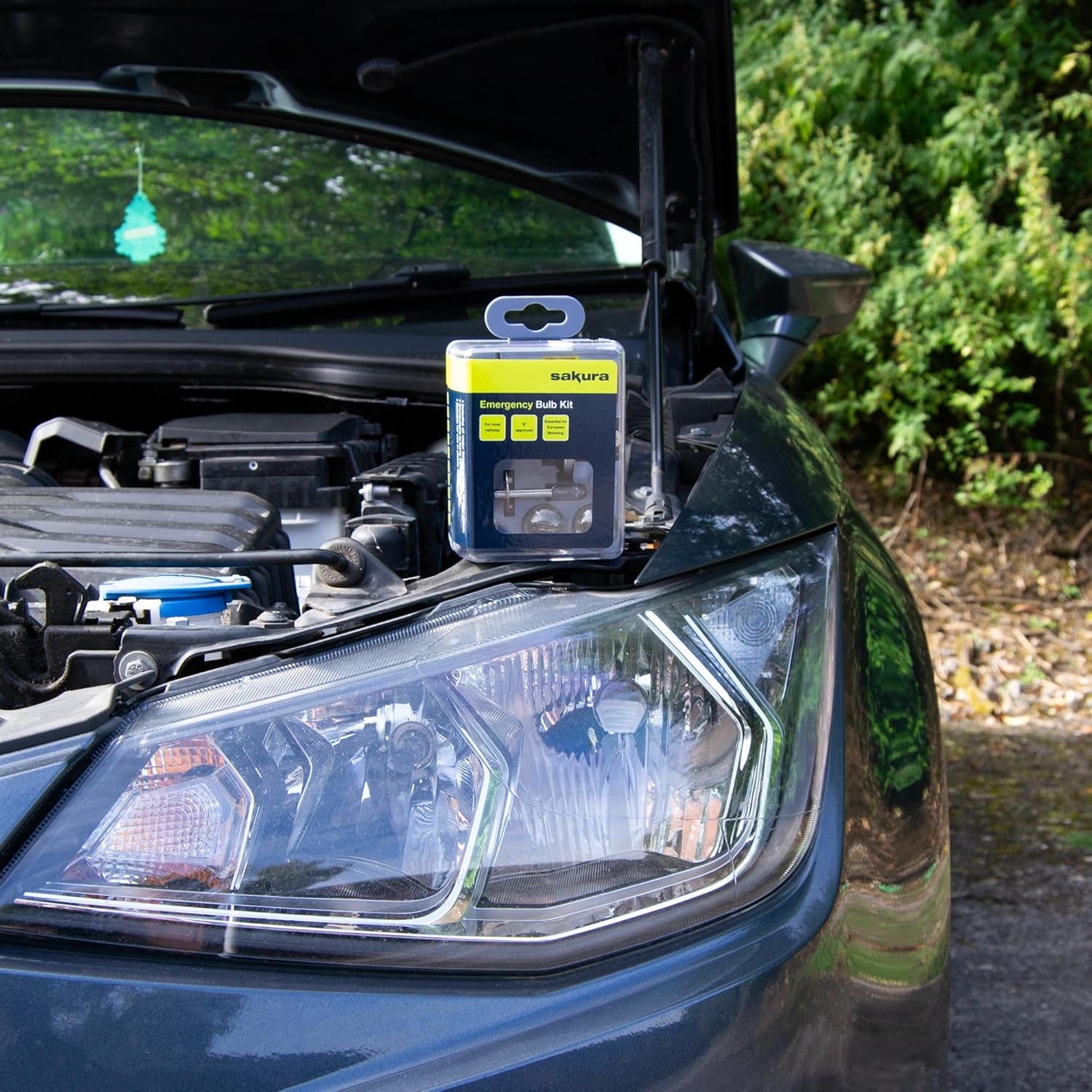 Emergency Bulb Kit - Fits Most Vehicles - 7 Bulbs 3 Fuses